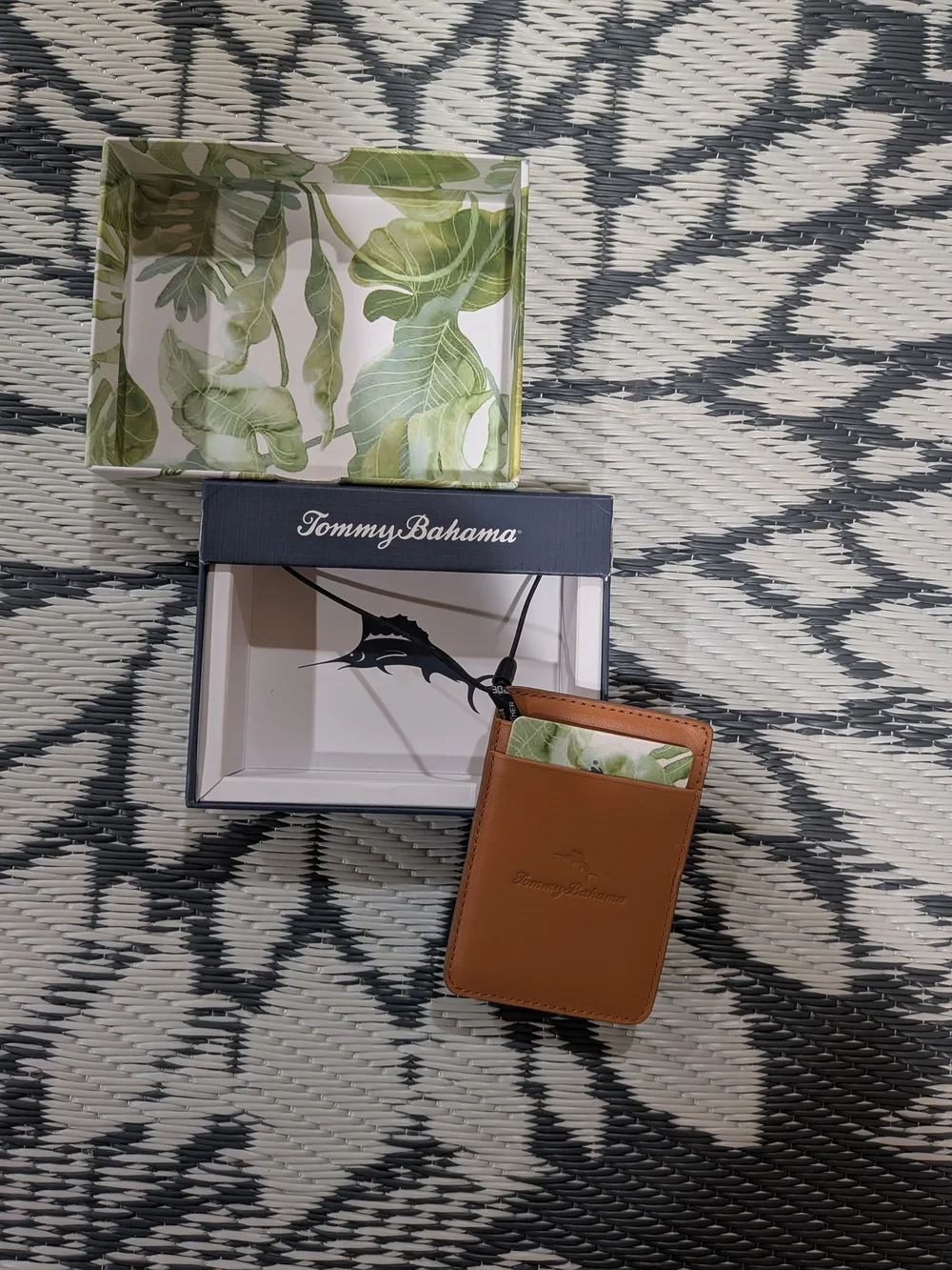 Wallet | Tommy Bahama Men's Wallet Leather Tan w/ Solid Logo_NWT